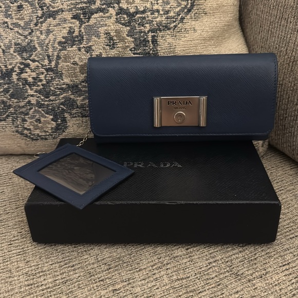 Parada Saffiano lock leather flap wallet with chain card - Picture 2 of 16